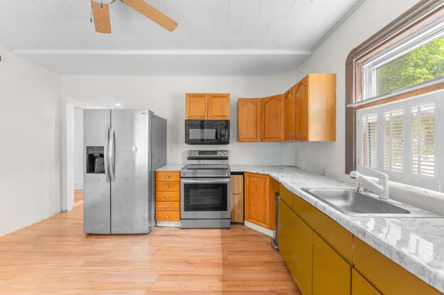 3 Huntington Pl, Brockton, MA 02301