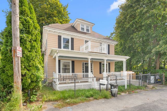 3 Huntington Pl, Brockton, MA 02301