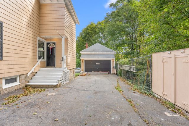 3 Huntington Pl, Brockton, MA 02301