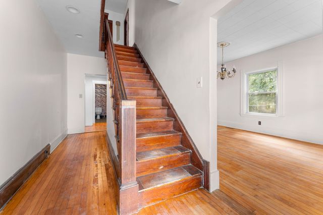 3 Huntington Pl, Brockton, MA 02301