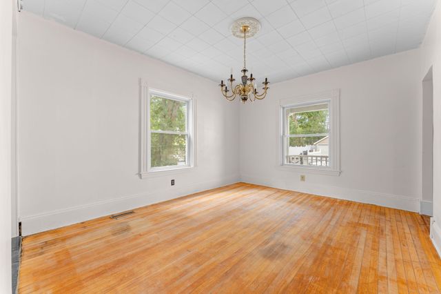 3 Huntington Pl, Brockton, MA 02301