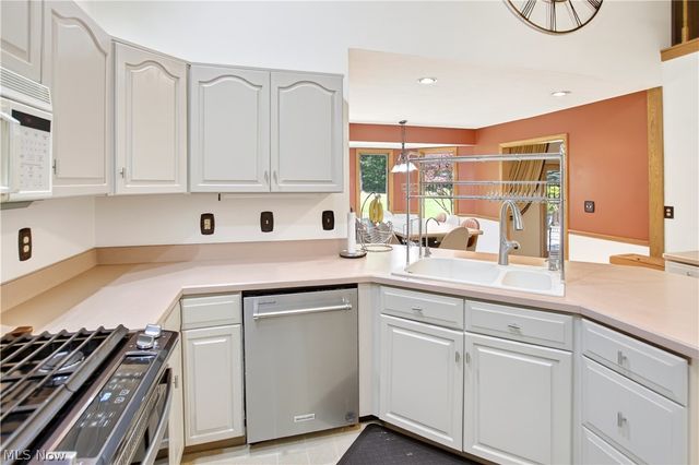 12145 Reserve Lane, Chesterland, OH 44026