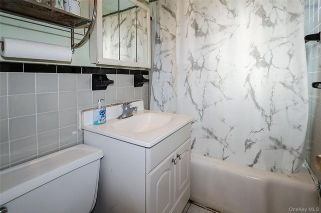 196-23 73rd Ave 2, Fresh Meadows, NY 11365