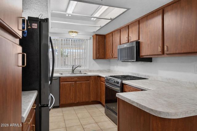 10437 W BUTLER Drive, Peoria, AZ 85345