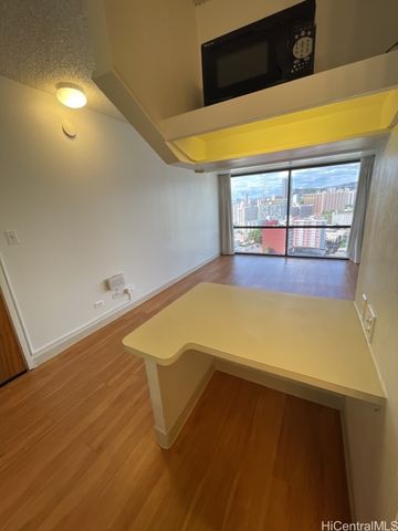 1750 Kalakaua Avenue 1901, Honolulu, HI 96826
