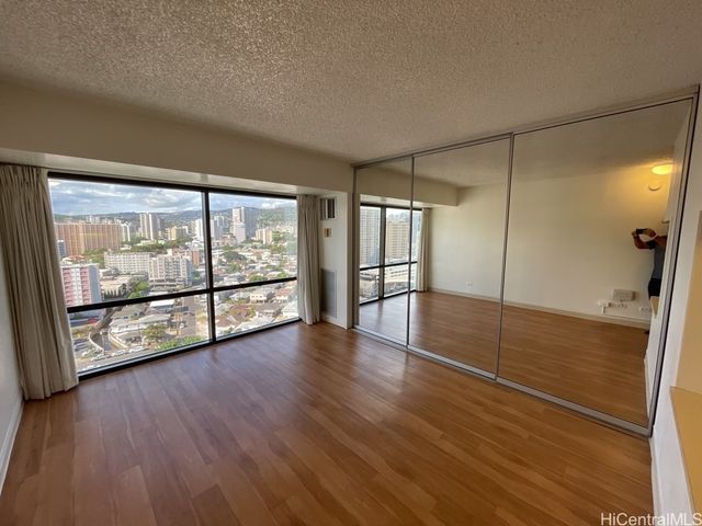 1750 Kalakaua Avenue 1901, Honolulu, HI 96826