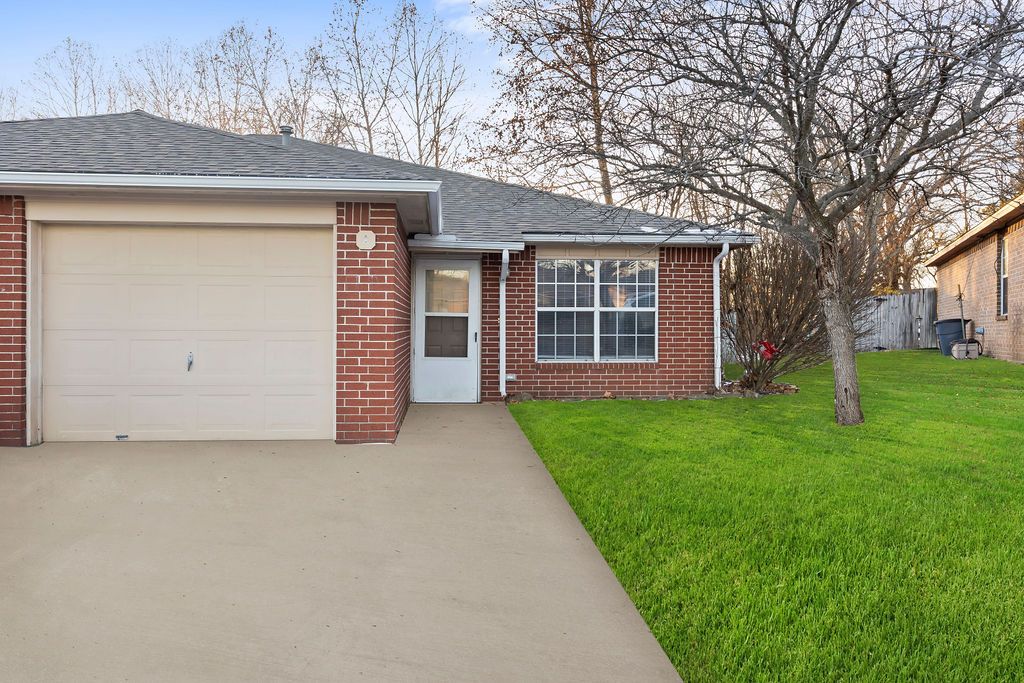 5908 Sara Street, Johnson, AR 72704