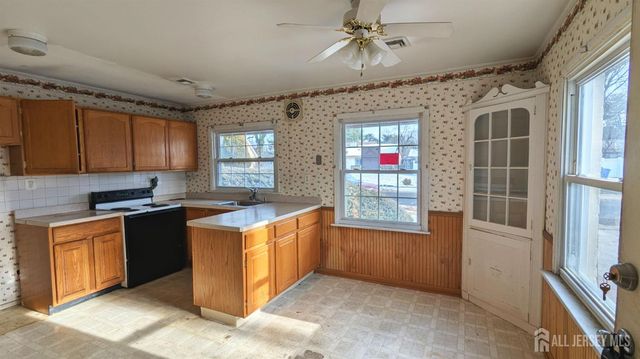 71 Shawmont Lane, Willingboro, NJ 08046