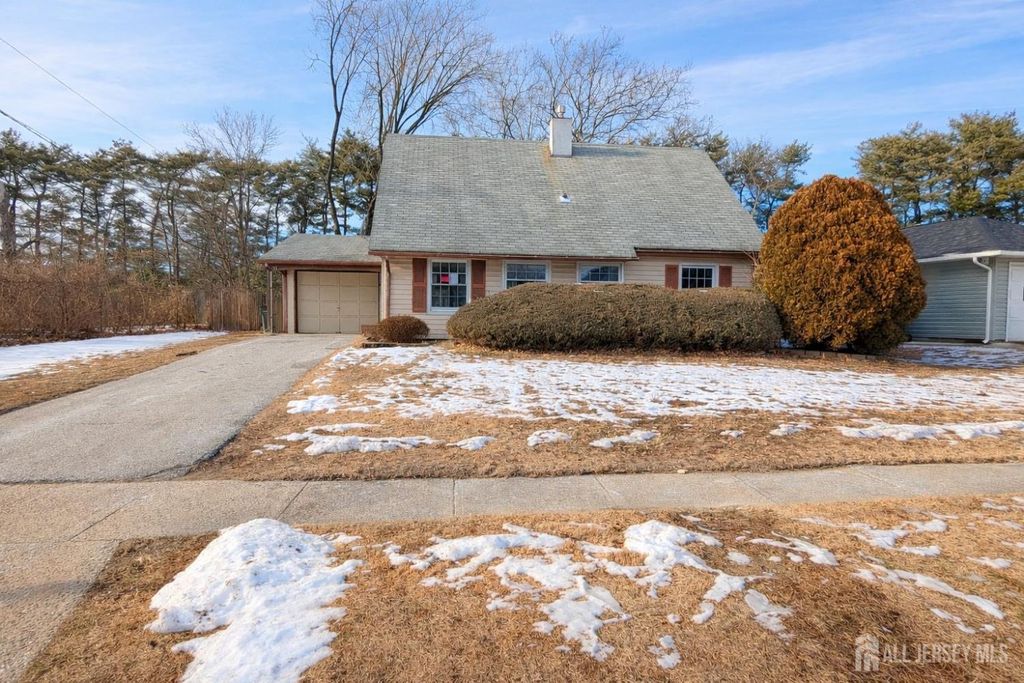 71 Shawmont Lane, Willingboro, NJ 08046