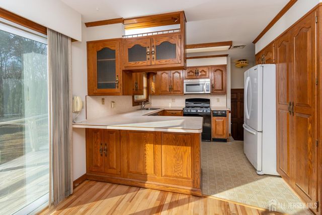 18 Andover Road, Old Bridge, NJ 08857