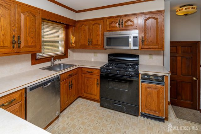 18 Andover Road, Old Bridge, NJ 08857