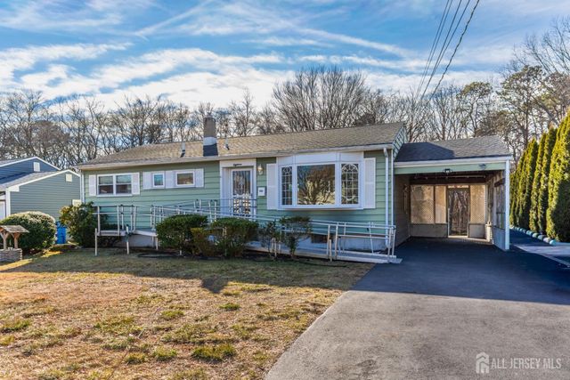 18 Andover Road, Old Bridge, NJ 08857