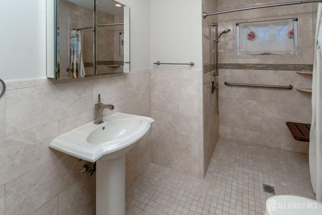 18 Andover Road, Old Bridge, NJ 08857