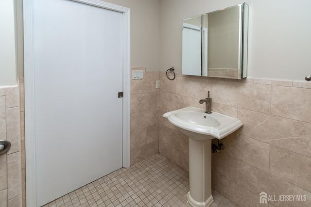 18 Andover Road, Old Bridge, NJ 08857