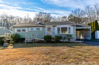 18 Andover Road, Old Bridge, NJ 08857