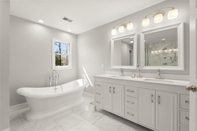 600 Willow Knoll SE Drive, Marietta, GA 30067