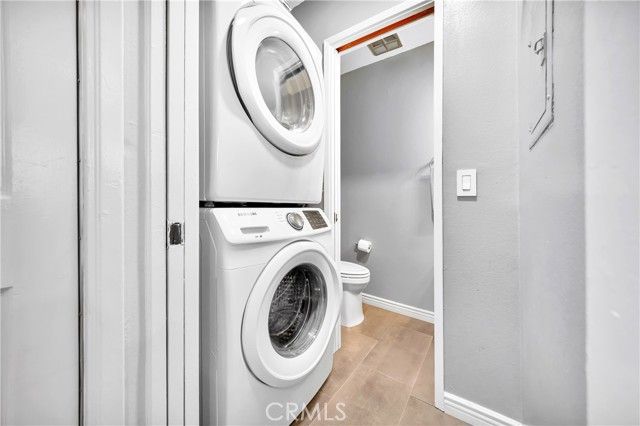 18631 Collins 10, Tarzana (los Angeles), CA 91356