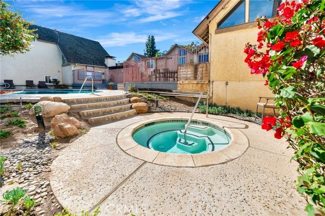 18631 Collins 10, Tarzana (los Angeles), CA 91356