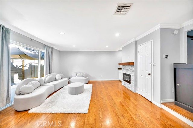 18631 Collins 10, Tarzana (los Angeles), CA 91356