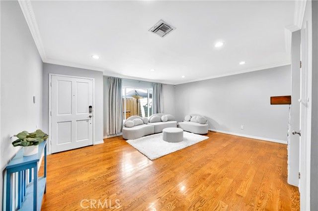 18631 Collins 10, Tarzana (los Angeles), CA 91356