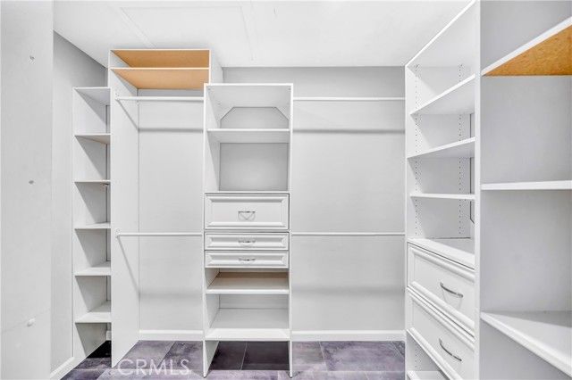 18631 Collins 10, Tarzana (los Angeles), CA 91356