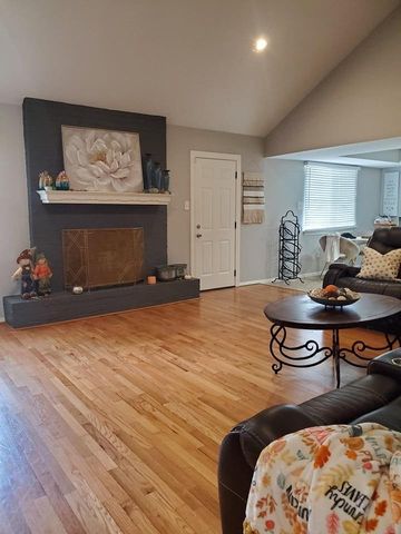 5210 Honey Circle, Houston, TX 77004