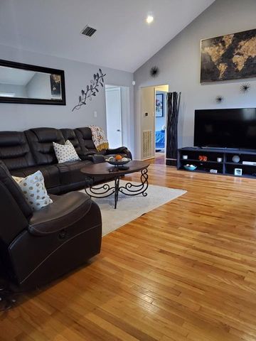 5210 Honey Circle, Houston, TX 77004