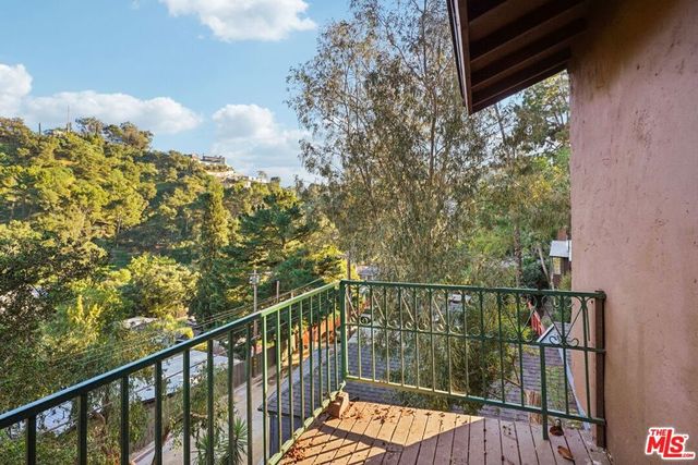 8718 Crescent Drive, Los Angeles, CA 90046