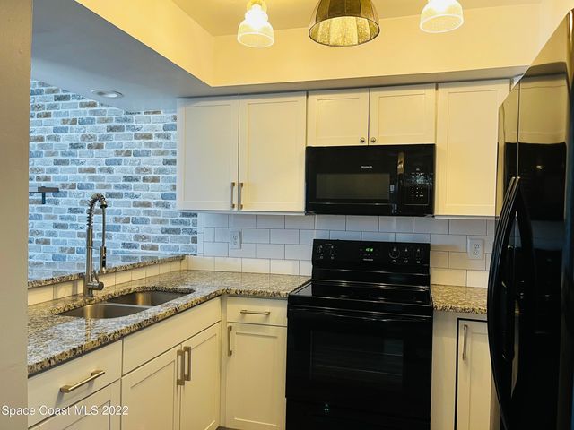 3005 Sir Hamilton Circle 14, Titusville, FL 32780