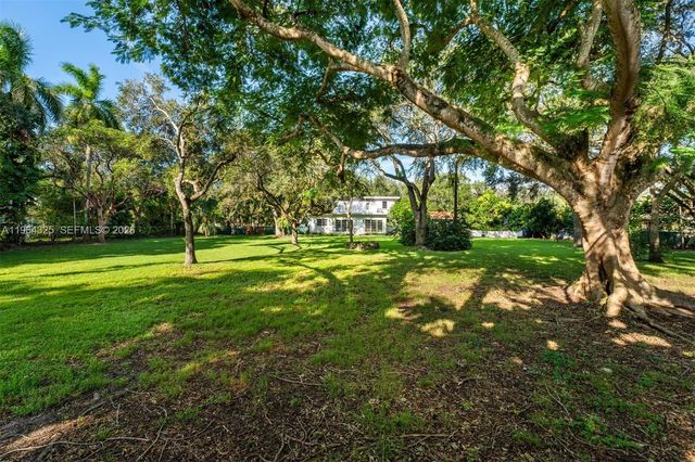 7301 Ponce De Leon Rd, Miami, FL 33143