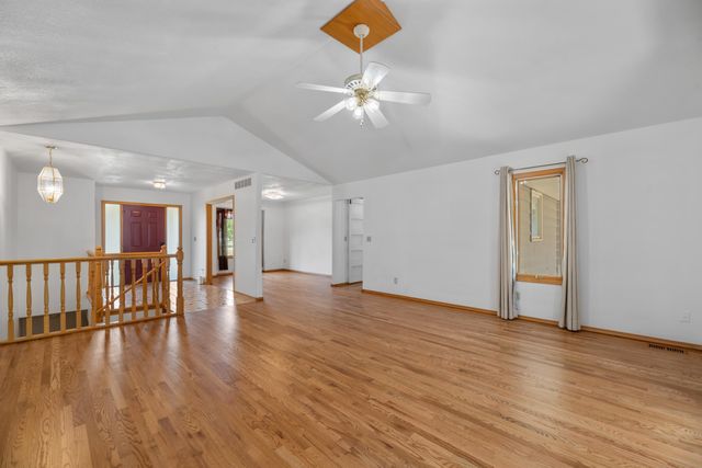 2005 E Pine Bay St, Wichita, KS 67216