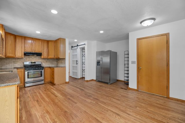 2005 E Pine Bay St, Wichita, KS 67216