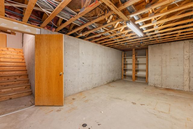 2005 E Pine Bay St, Wichita, KS 67216
