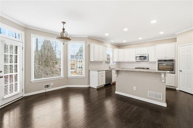 310 Stoneleigh Drive, Atlanta, GA 30331