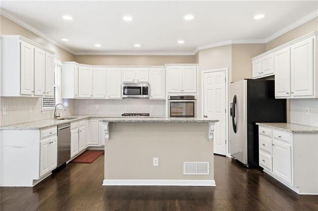 310 Stoneleigh Drive, Atlanta, GA 30331