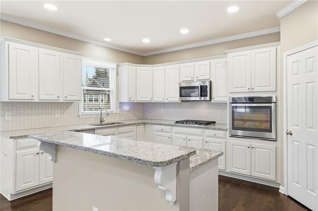 310 Stoneleigh Drive, Atlanta, GA 30331