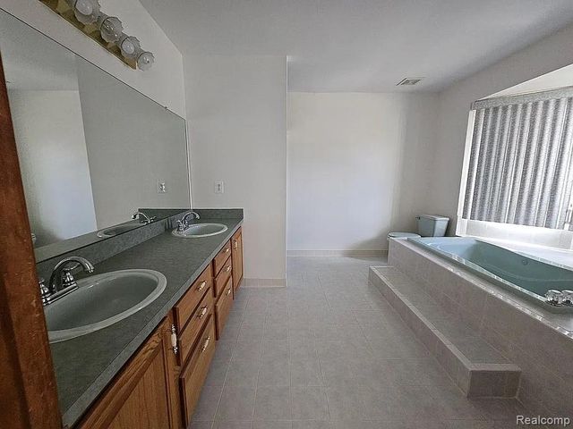 47630 Robins Nest Drive, Utica, MI 48315
