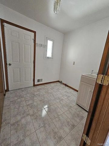 47630 Robins Nest Drive, Utica, MI 48315
