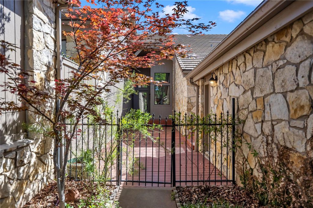 109 Lachite 2, Horseshoe Bay, TX 78657