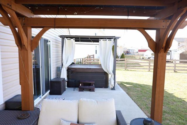 404 Sudbury Drive, Trenton, OH 45067