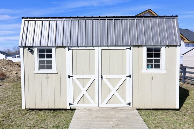 404 Sudbury Drive, Trenton, OH 45067