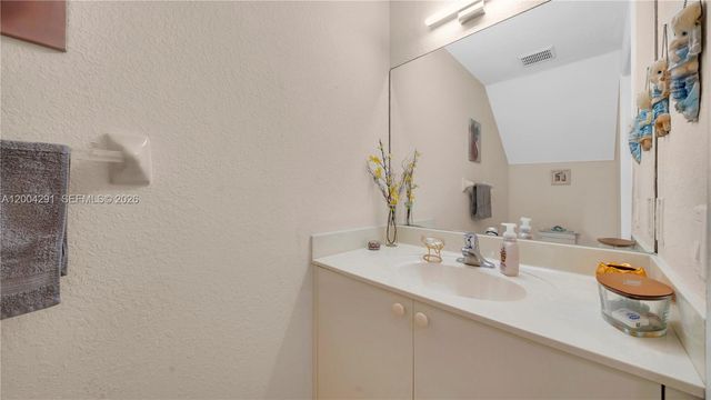 120 E 5th St 2, Hialeah, FL 33010