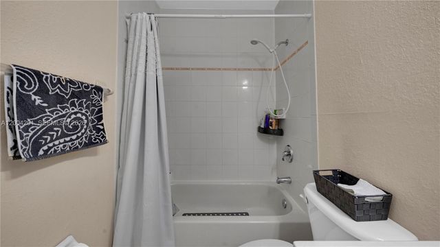 120 E 5th St 2, Hialeah, FL 33010