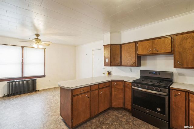 557 6TH Avenue S, Clinton, IA 52732