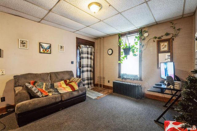 557 6TH Avenue S, Clinton, IA 52732