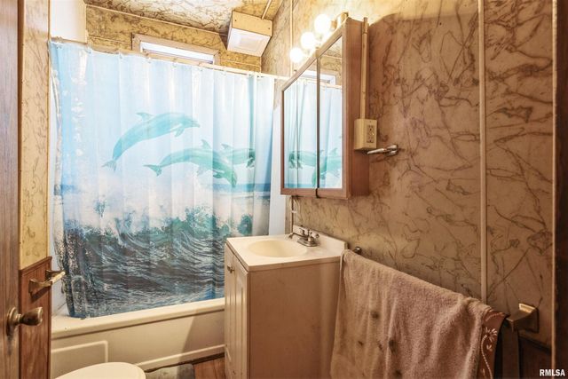 557 6TH Avenue S, Clinton, IA 52732