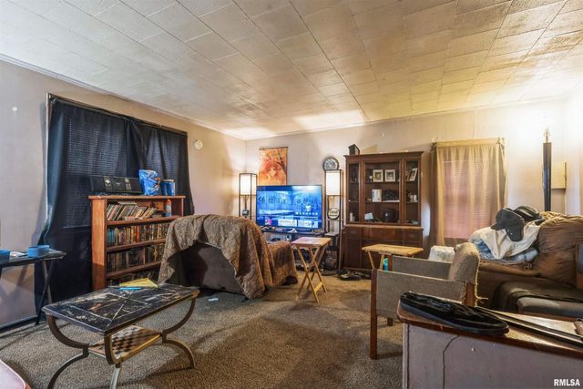 557 6TH Avenue S, Clinton, IA 52732