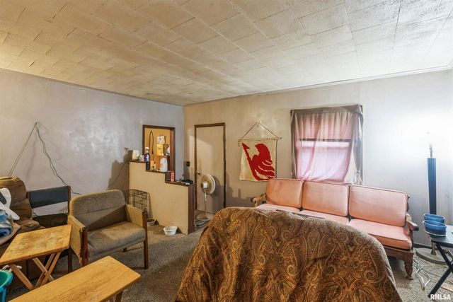 557 6TH Avenue S, Clinton, IA 52732