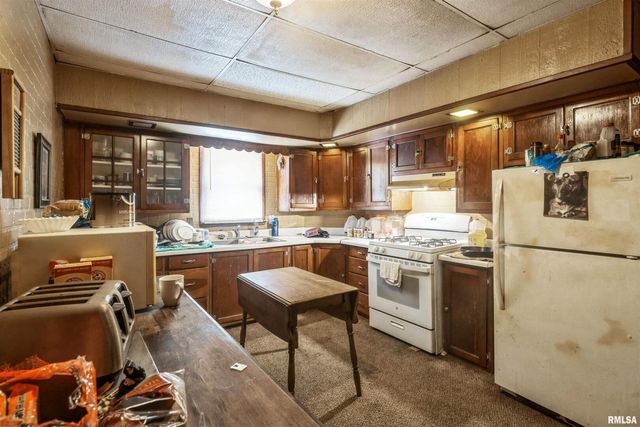 557 6TH Avenue S, Clinton, IA 52732