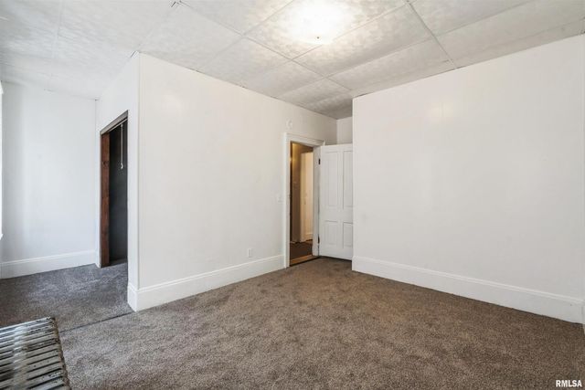 557 6TH Avenue S, Clinton, IA 52732